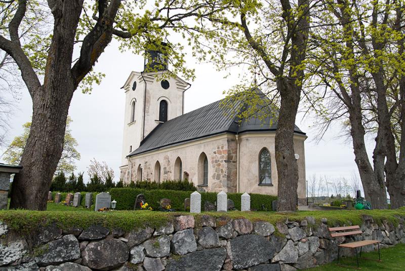 40 45 03 norrbo 021-767 70 skerike/gideonsberg 021-10 86 10 tillberga 021-33 Nr vi blir ngra r ldre och brjar gymnasiet s gller inte den regeln lika Mtes- och rastplatser Hgskolekyrkan erbjuder mtesplatser och rastplatser: BASILIKA Svenska kyrkan Vsters | Nr 1 2011 Plocka fram