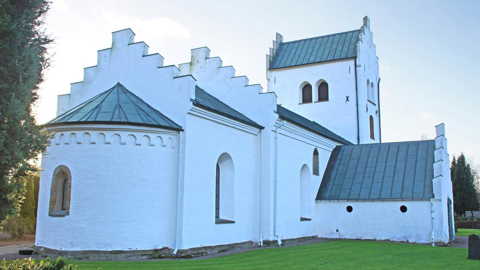 Mörarps kyrka som är byggd på 1100-talet.