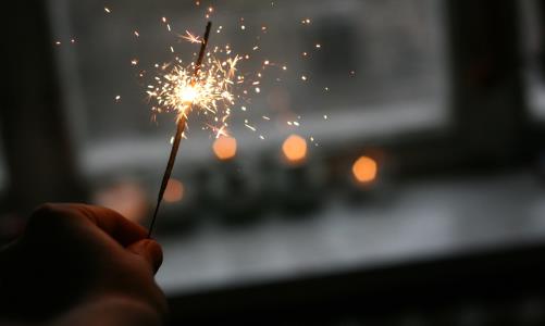 Ett annorlunda år gick mot sitt slut och vi välkomnar nu det nya. Här kan du ta del av julens budskap och lyssna på julmusiken igen eller höra nyårsklockorna från våra fem kyrkor.