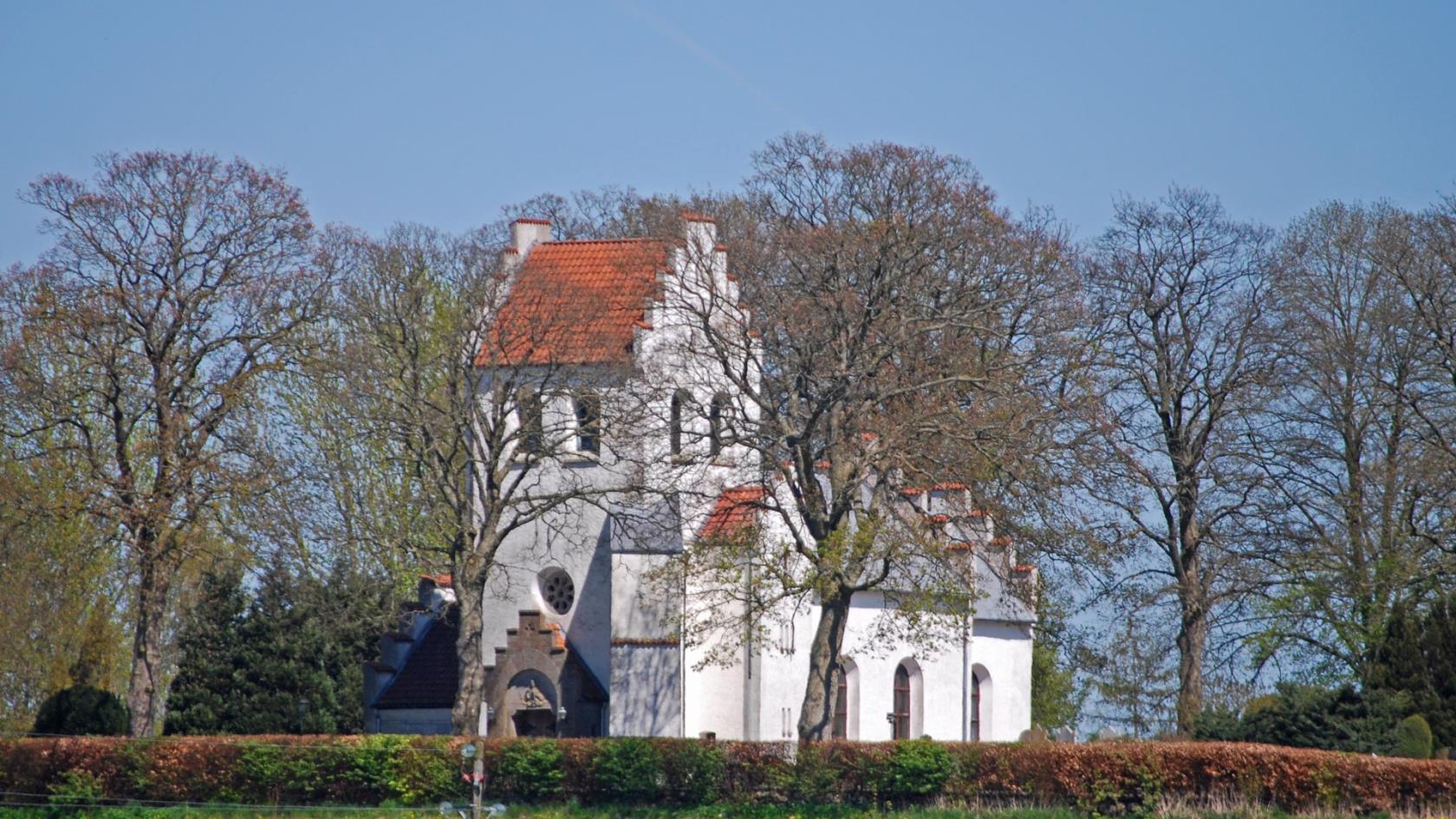 Övraby kyrka våren 2016