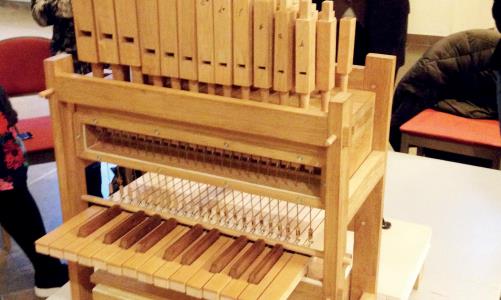 Vi bygger en DO orgel och lär mer om orglar och orgelspel. Tiden på dagen är 10-15.
Marie-Louise och Kimmo, kyrkomusiker i Lextorpskyrkan. Välkomna!