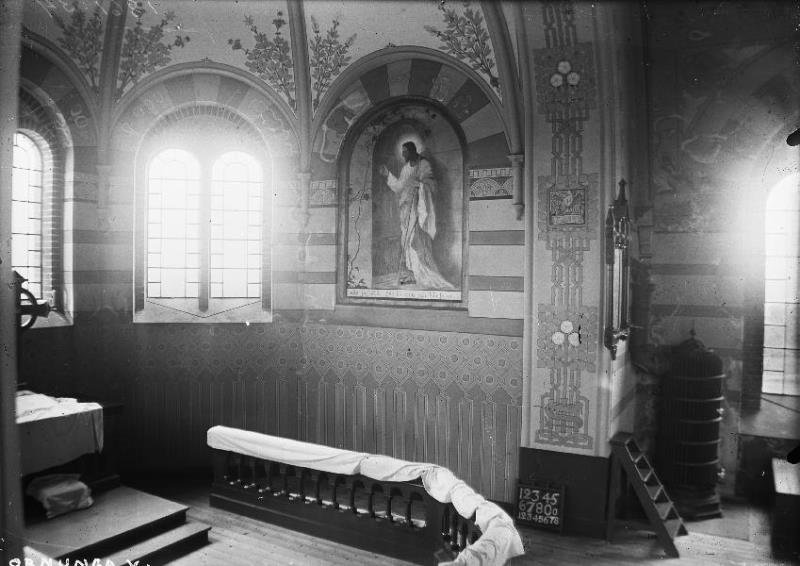 Ornunga kyrka interiör, kor, någon gång innan restaureringen år 1944. Nu sitter målningarna från koret istället på långhusets väggar.