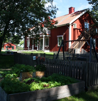 Den gamla prästgården som nu är Pärlans förskolas lokaler. 