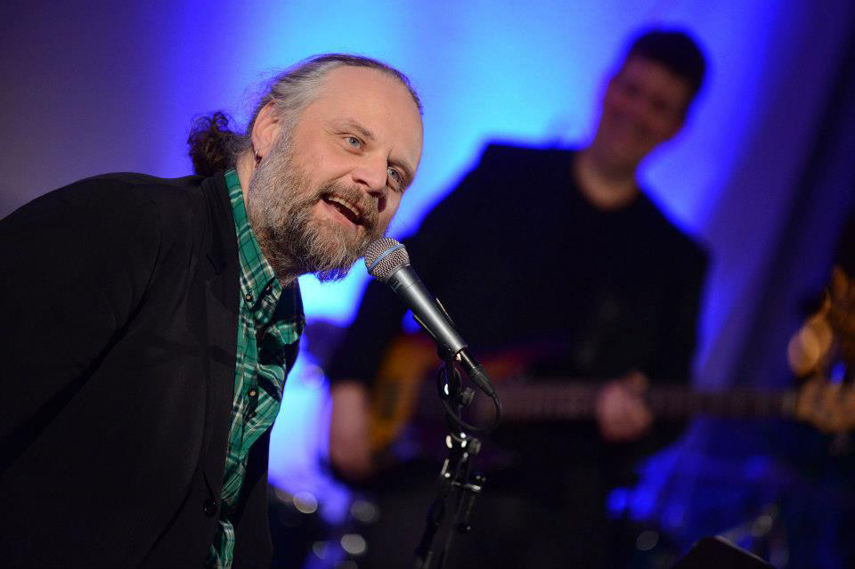 Jag har aldrig skrivit för business, utan för att skildra en känsla som jag har, säger Peter Hallström. 