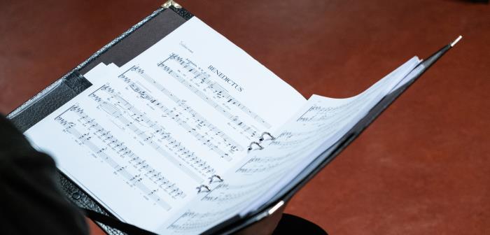 I kyrkan arrangeras flera konserter under året.
Vi har flera körer både för barn och vuxna.
Att vara med i körerna kostar inget, men man förväntas
vara med vid framträdande. Musiken fyller många funktioner både konstnärligt och socialt.