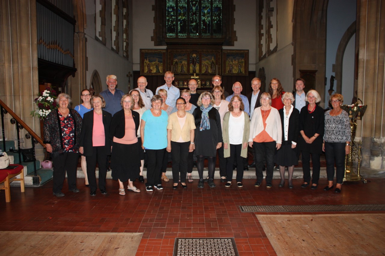 Kyrkokören samlad i St Teilos.