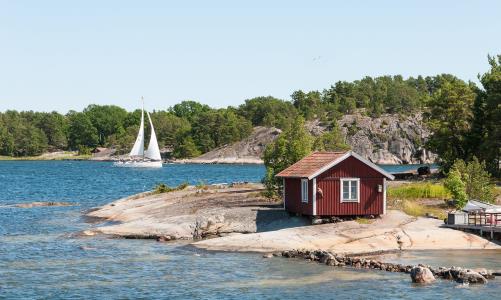 Ljusterö-Kulla församling, en skärgårdsförsamling med engagerade församlingsbor som värnar om sin bygd och kyrkorna Roslags-Kulla och Ljusterö kyrka.