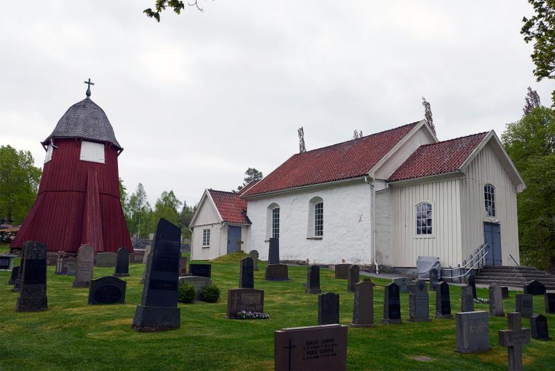 I slutet av 1100-talet tros Sdra sarps kyrka, strax norr om Limmared, vara uppfrd. Frn samma tid r dopfunten av sandsten, med en mrklig Sdra sarps kyrka - Svenska kyrkan i Kind