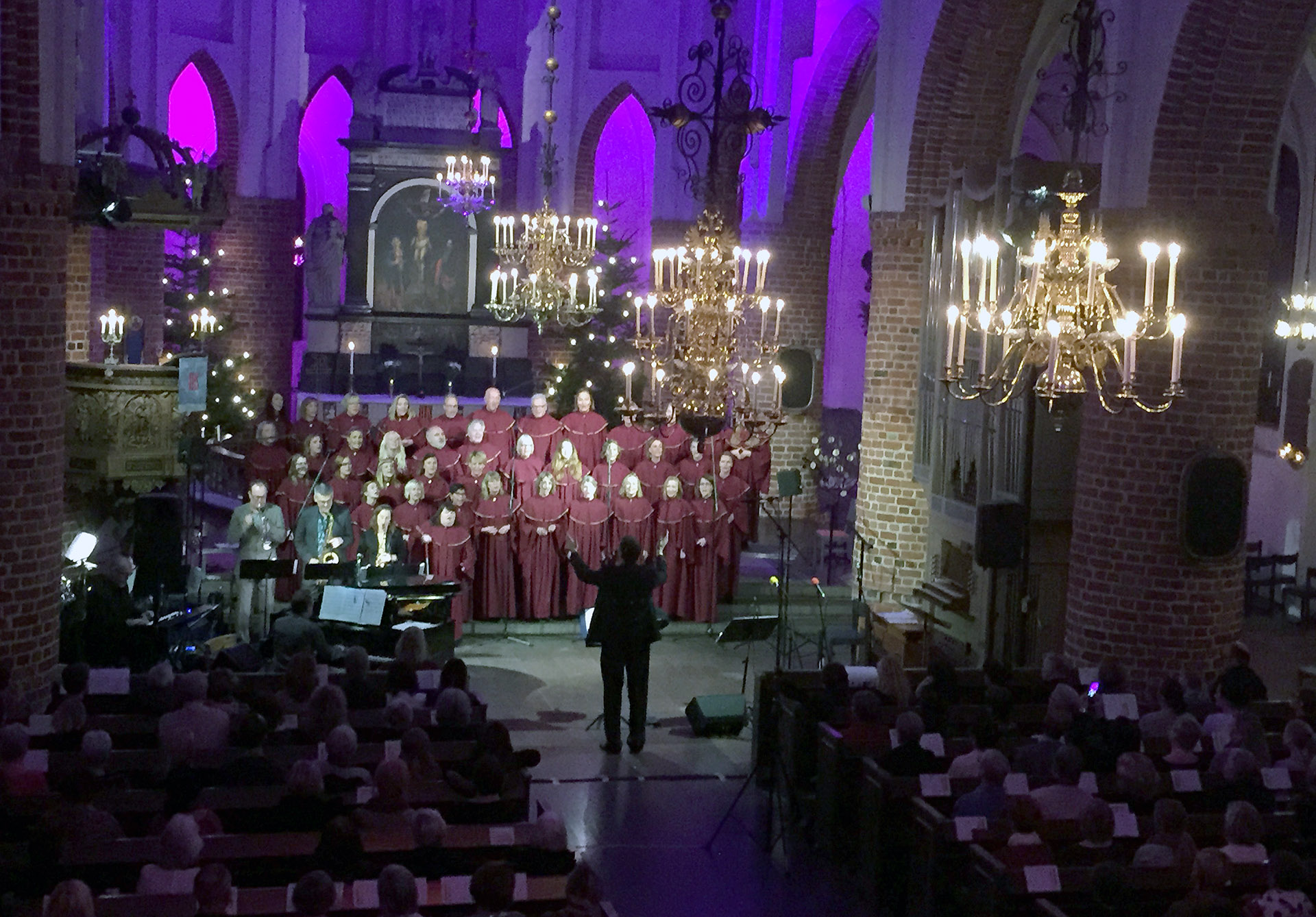 Traditionella högmässor hade något färre besökare förra året. Däremot lockade söndagsgudstjänst fler besökare. Mest populärt är musikgudstjänster – till exempel när gospelkören sjunger. 