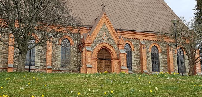 Vi saknar en fin folder om Stora kyrkan, som lockar till besök och berättar om kyrkans historia och nutid.