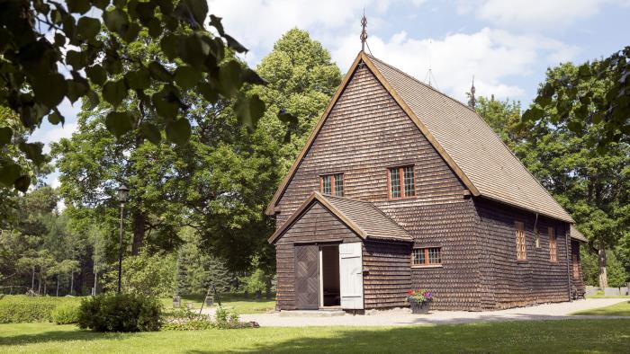 Tångeråsa träkyrka i Edsbergs församling.