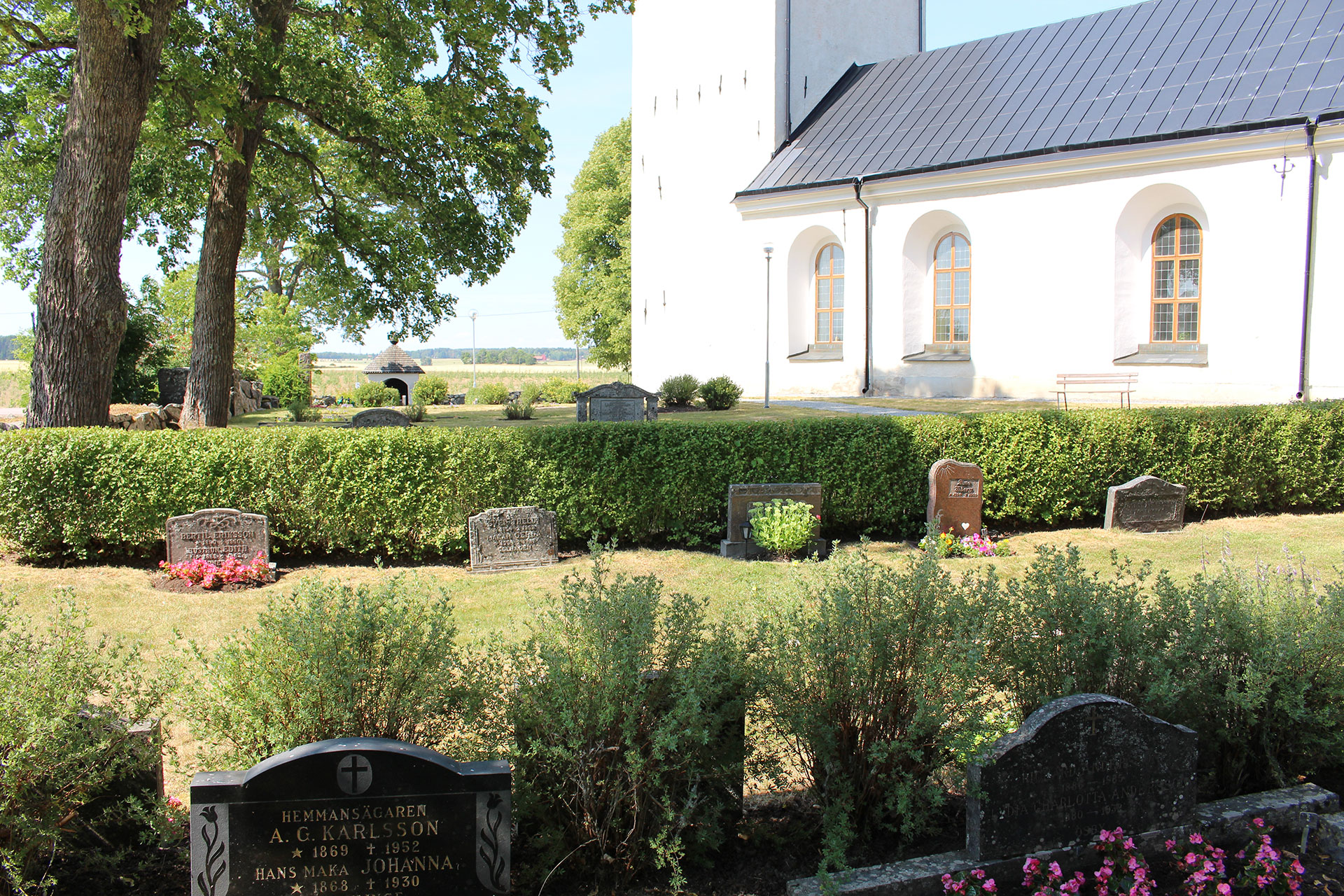 Tillberga kyrkogård