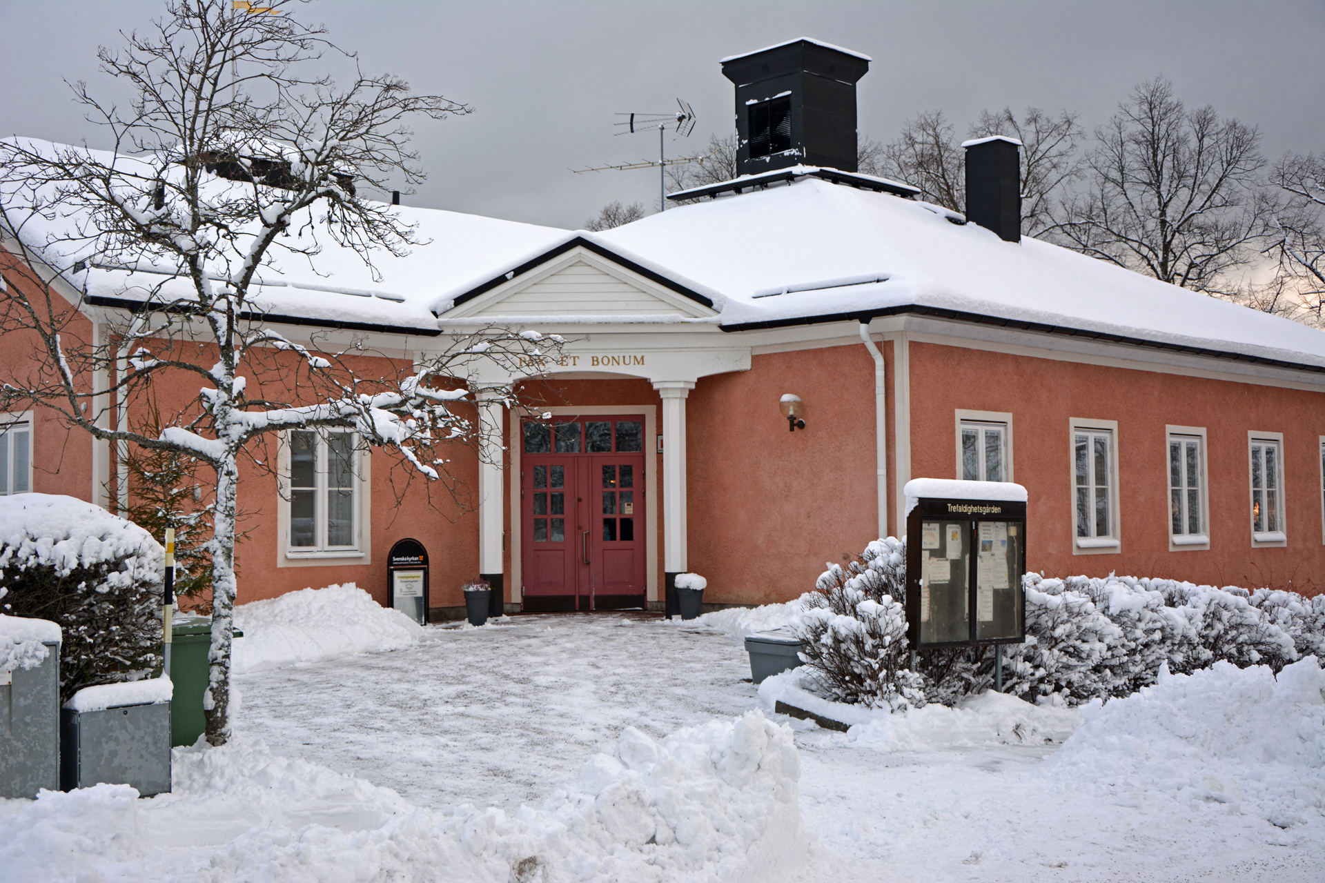 Trefaldighetsgården i snöskrud