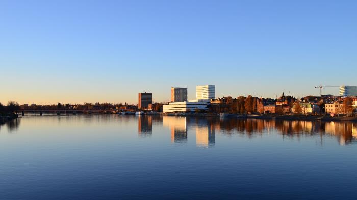 Umeå med älven i förgrunden