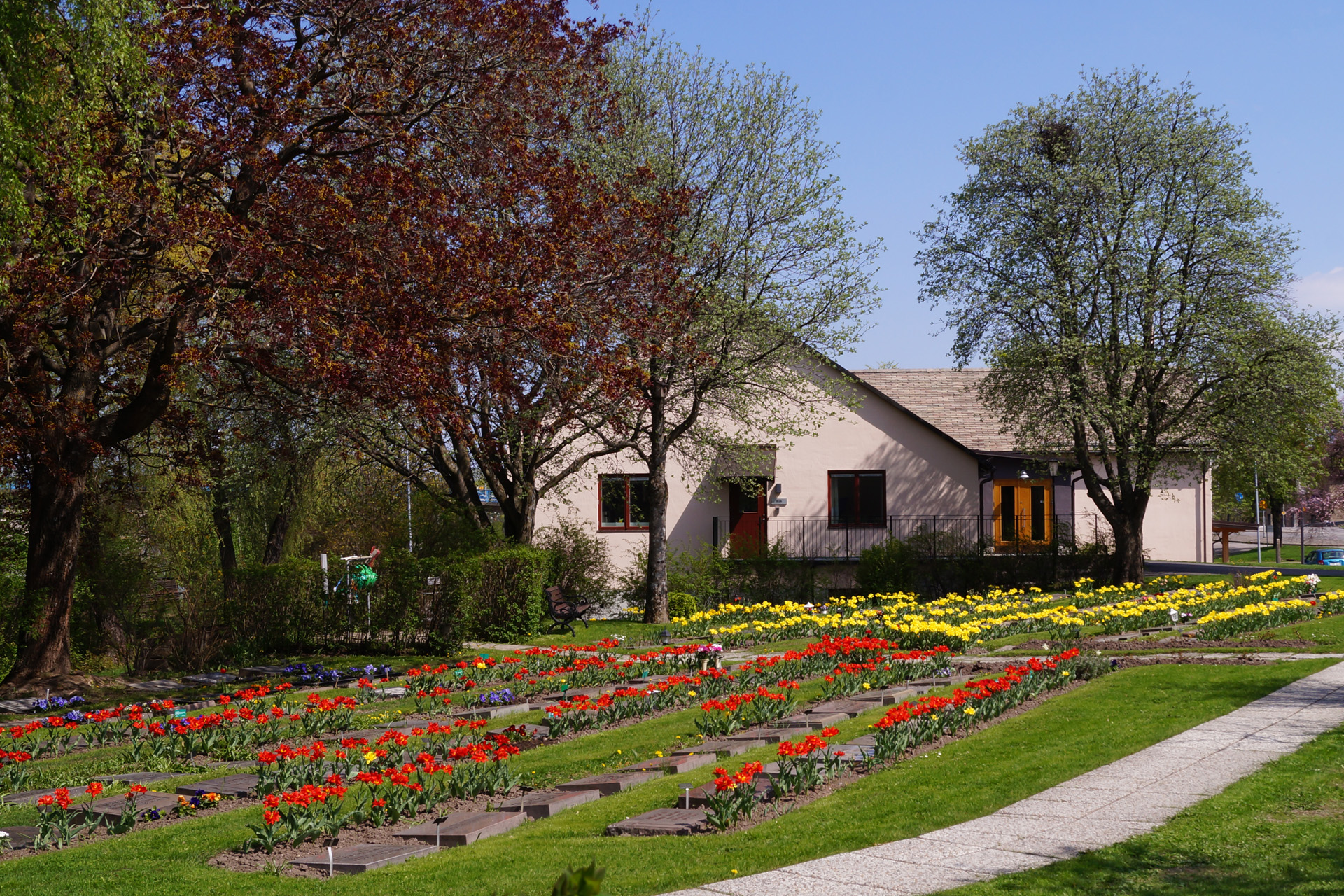 Urngravar vid Adventskyrkan