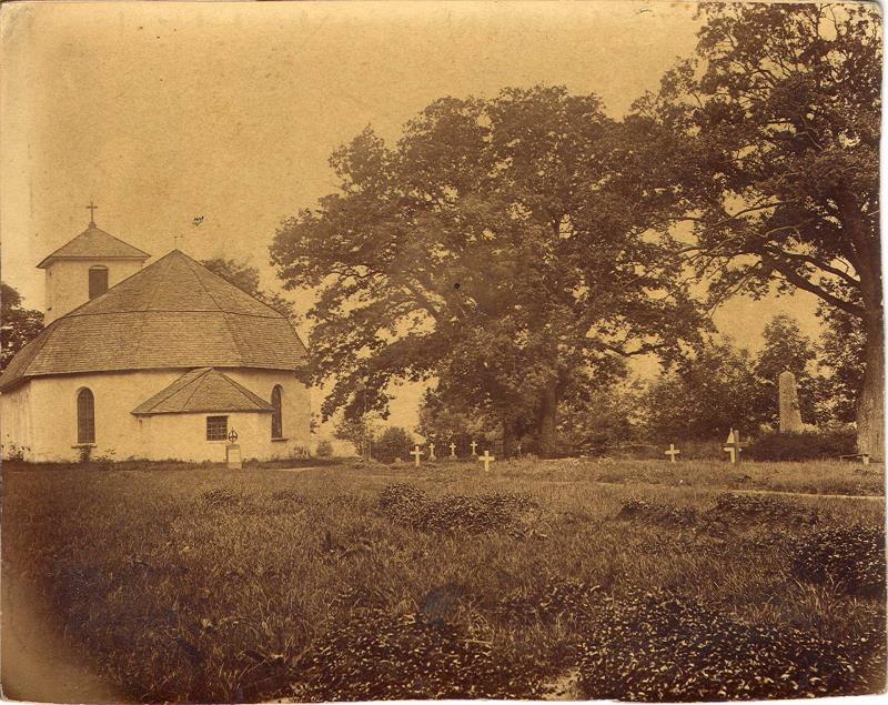 Gammalt foto på Västra Tunhems kyrka och kyrkogård