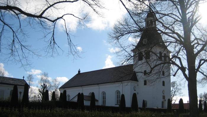 Vårdnäs kyrka norrifrån