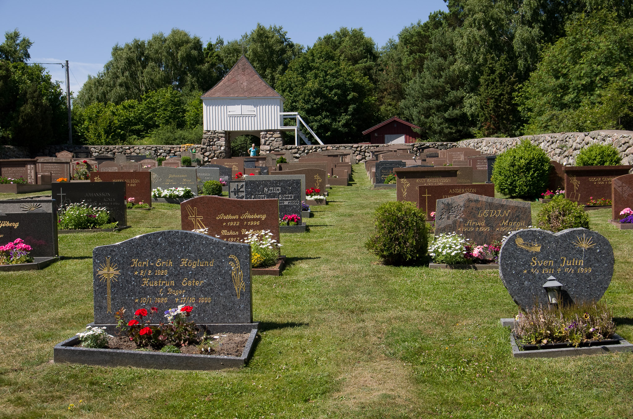 Gravar på Vrångö kyrkogård