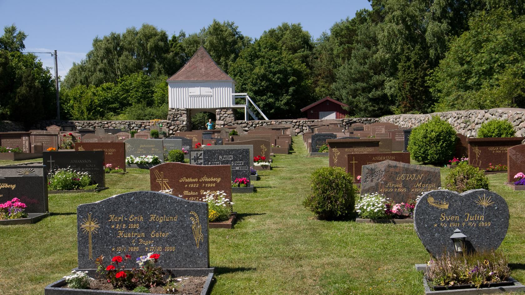 Gravar på Vrångö kyrkogård