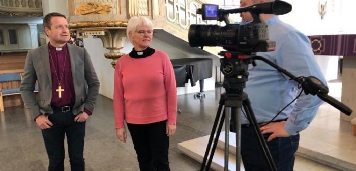 Klicka här för att titta varje söndag 11.00. Söndagsgudstjänsten i Domkyrkan sänds live här på hemsidan. Här kan du också hitta gudstjänsterna i efterhand så du kan titta när du vill.