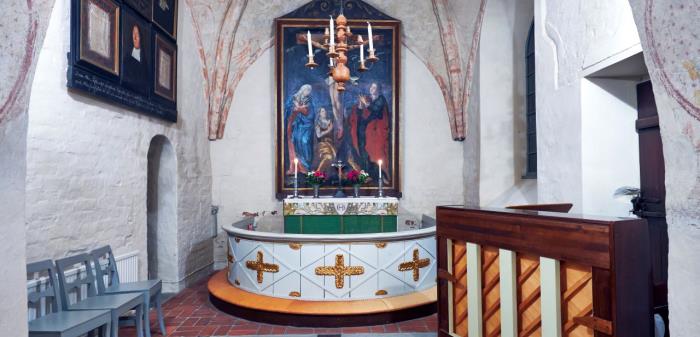 Svenska kyrkan anpassar sin verksamhet efter myndigheternas rekommendationer. Här finns information om hur kyrkan ställer om sin verksamhet