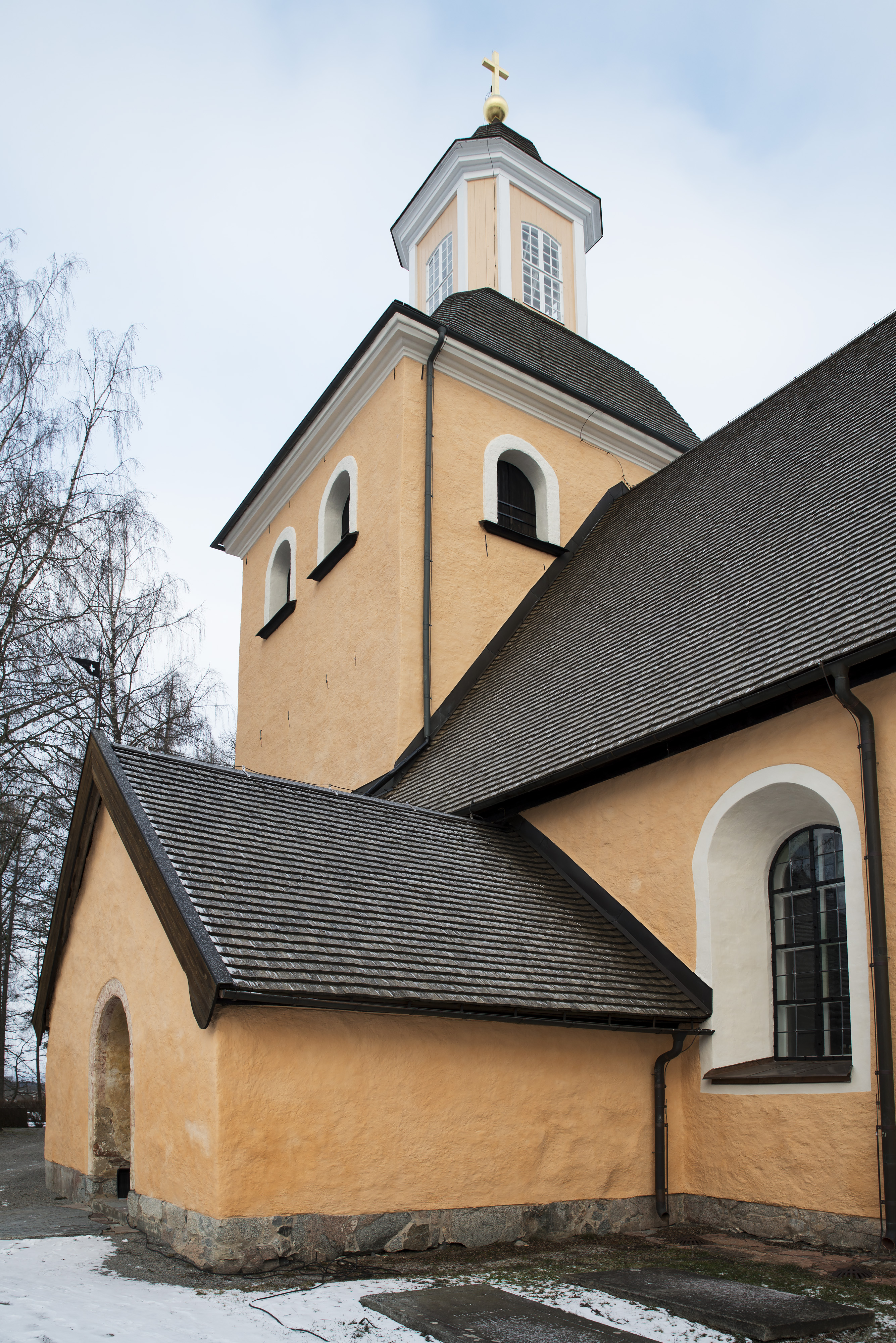 Kumla kyrka, exteriör