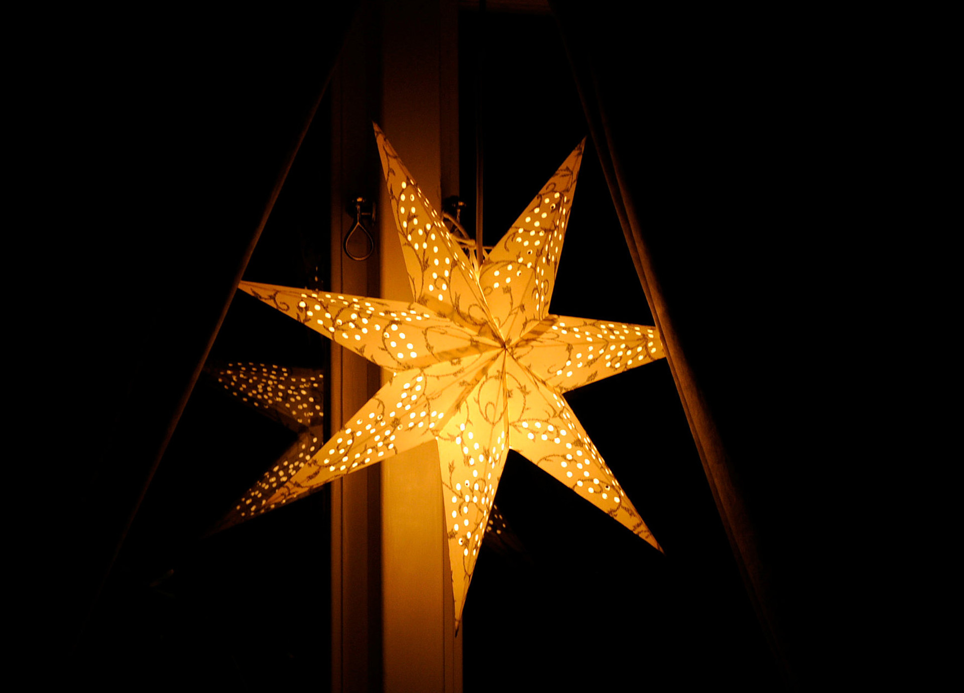 Adventsstjärna i fönster