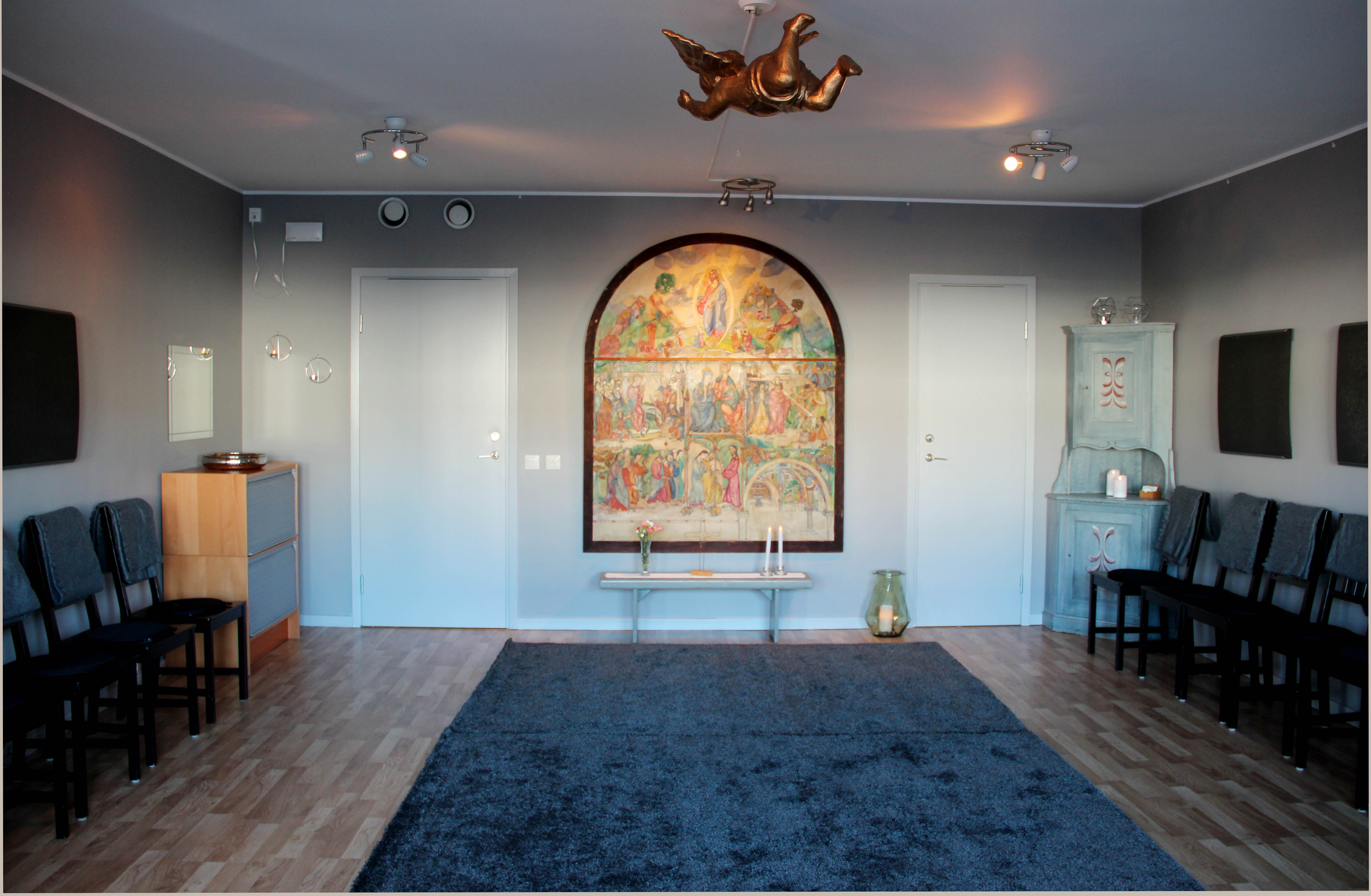 Bild på andaktsrum för andakt, bön, meditation och stilla rum.