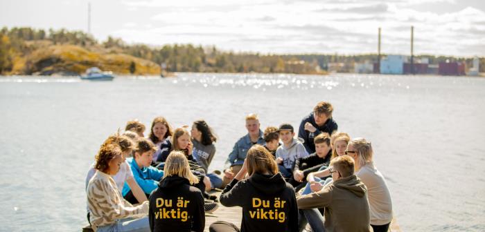 Hej! Det här är till dig som fyller fjorton i år. Du är välkommen vare sig du tror, tvivlar eller bara är nyfiken. Det vore jättekul att få lära känna dig. Nu är anmälan är egentligen stängd, men vi har några få platser kvar till våra konfagrupper!