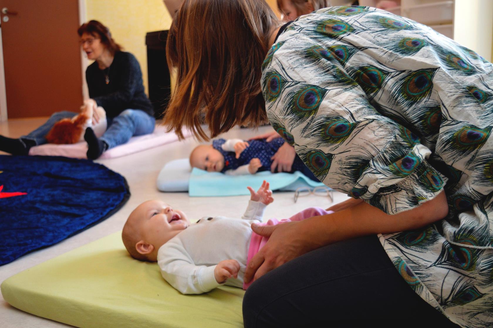 Babyrytmik i Högby församlingshem