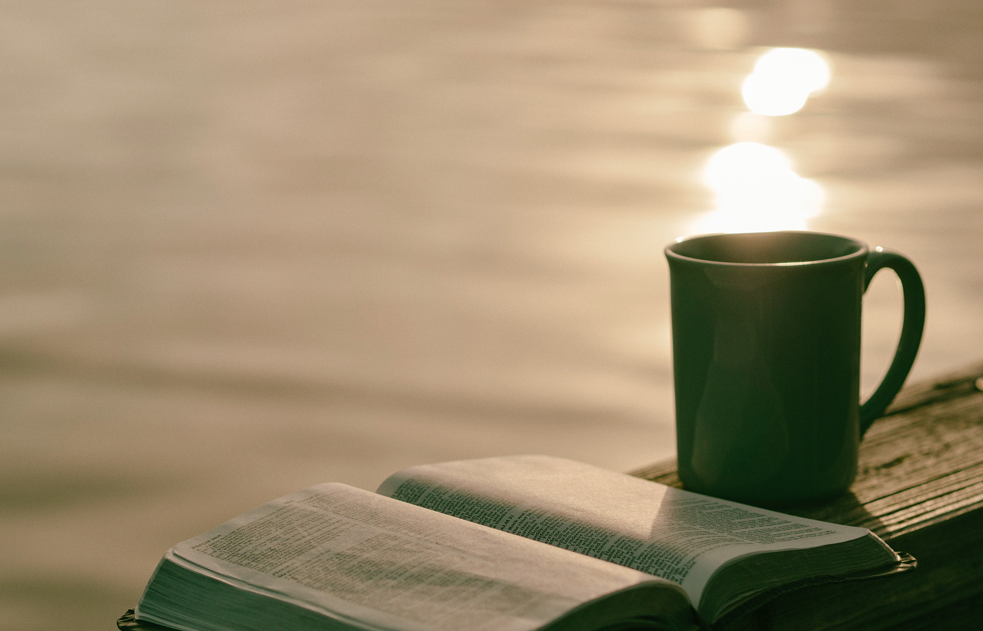 solnedgång, kaffekopp, bibel