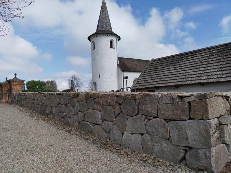 Kyrkogårdsmuren västra sidan, Bollerups kyrka