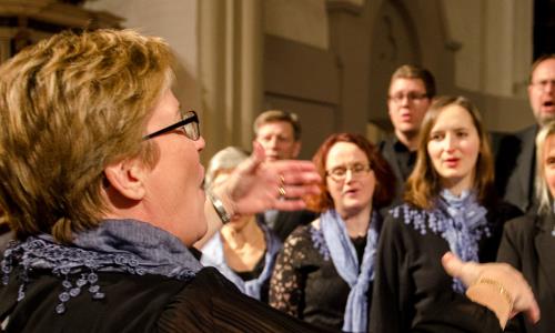Fässbergs vokalensemble med körledare Karin Rosander