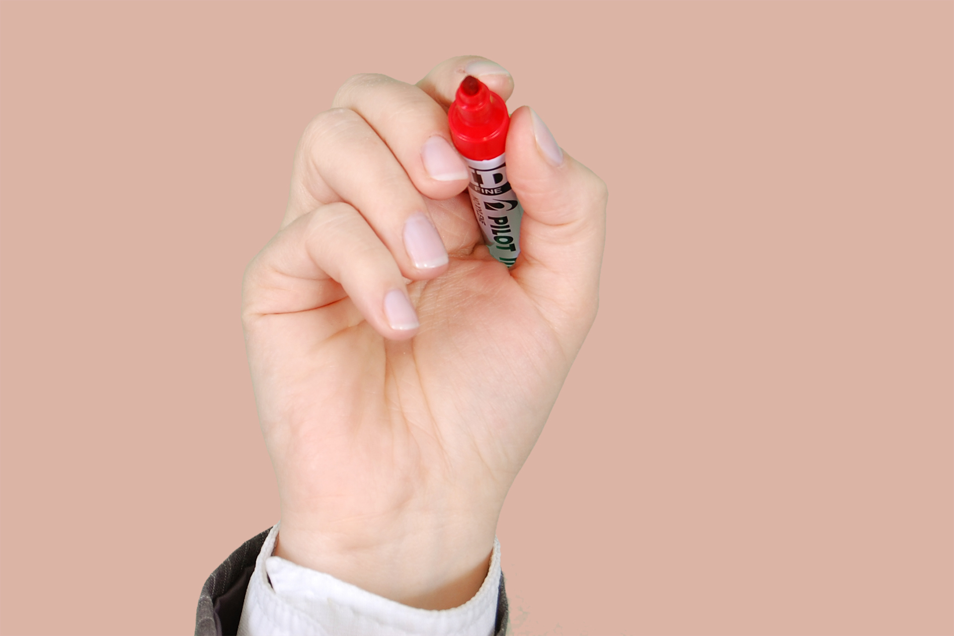 Hand som håller penna