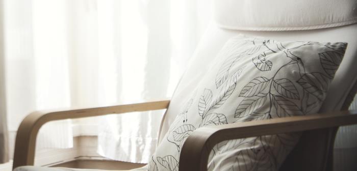 De flesta av oss hamnar någon gång i ett läge där livet känns svårt eller övermäktigt. En livsförändring, förlust eller en trasslig relation kan ställa till det. Kanske ensamhet och oro för sig själv eller någon nära. Att få prata om det kan göra stor skillnad.