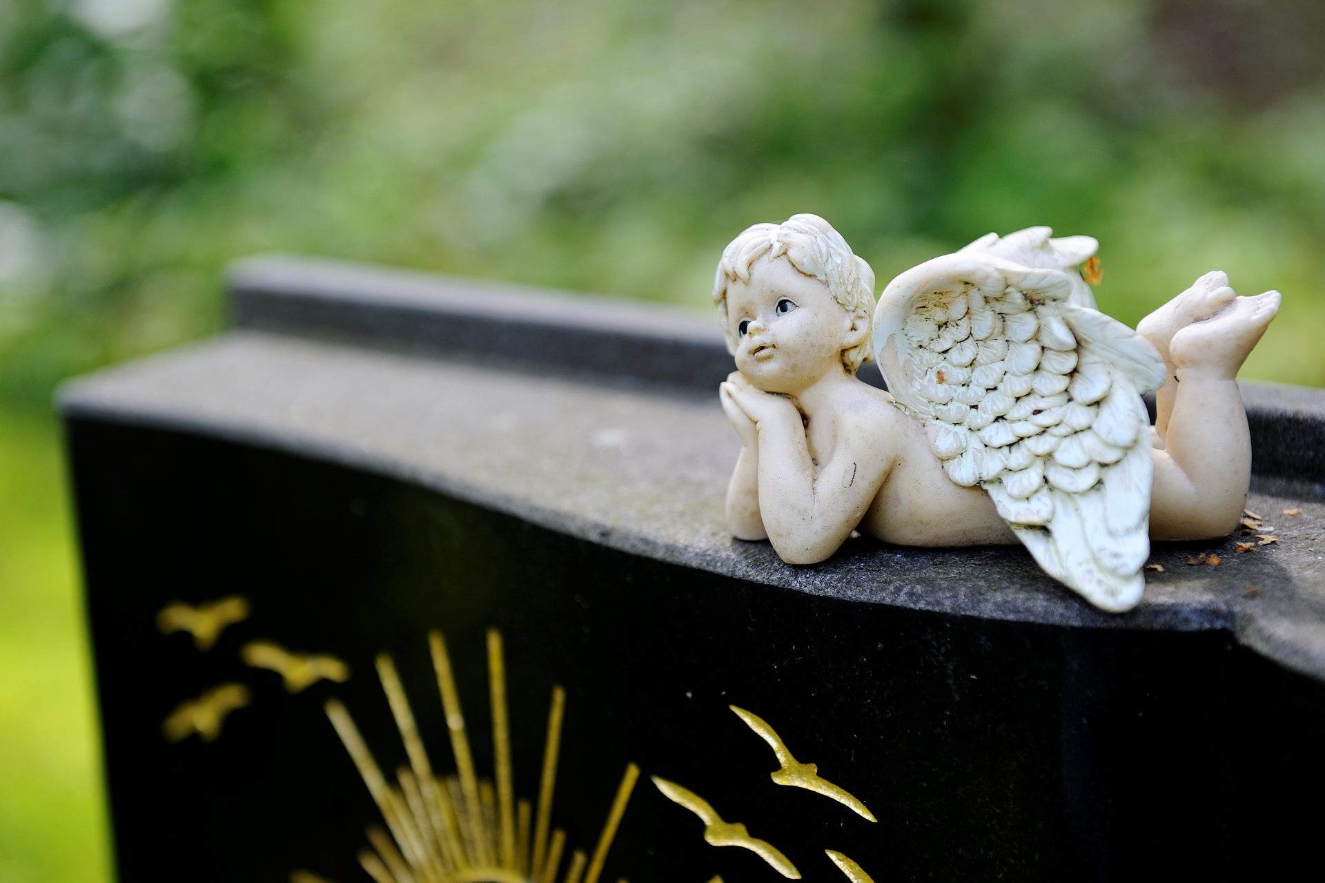 Ängel på en gravsten