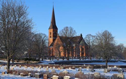 Hällestad kyrkogård.