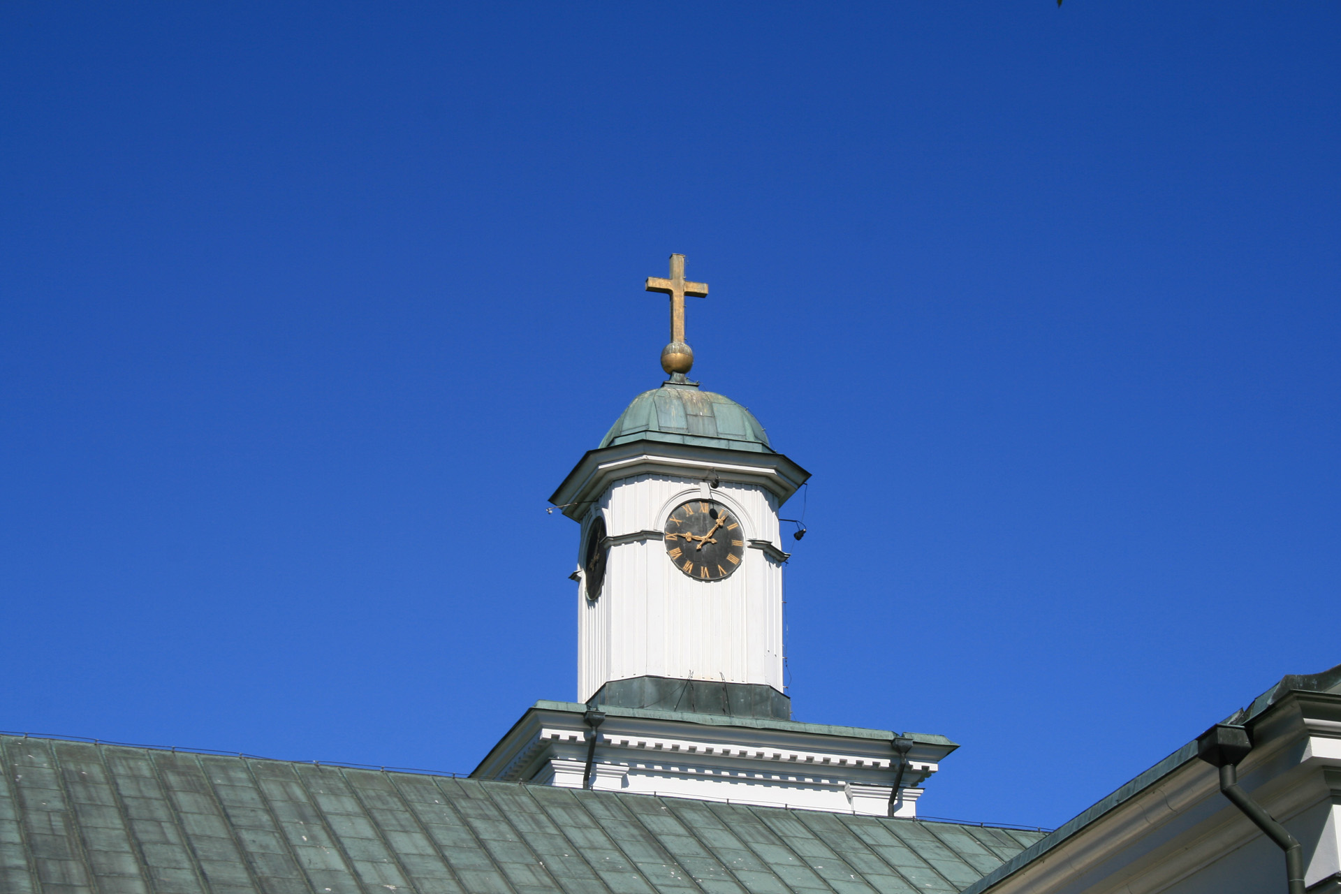 Hovmantorps kyrkas torn, sett från öster