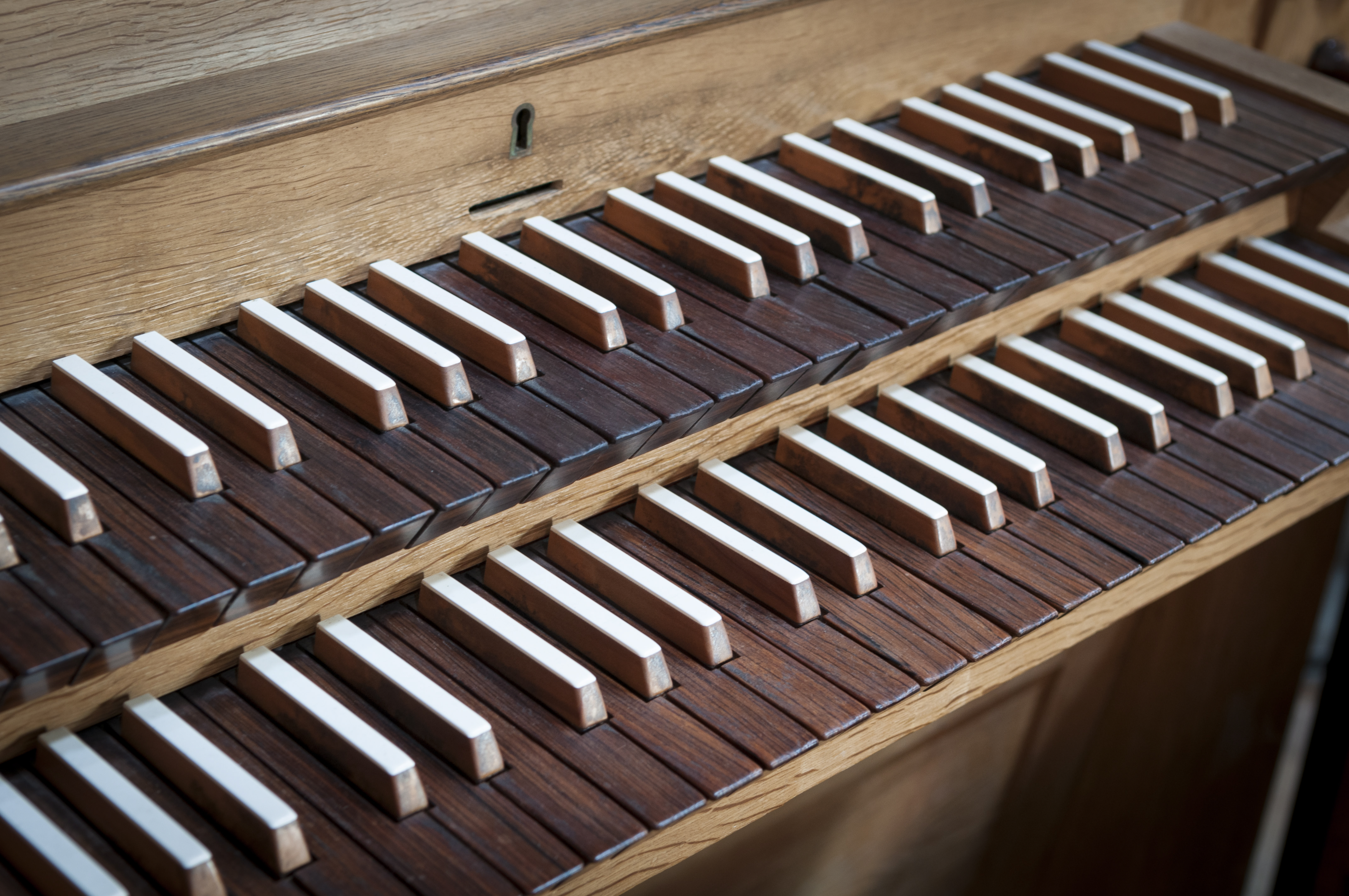 Tangenter på en kyrkorgel.