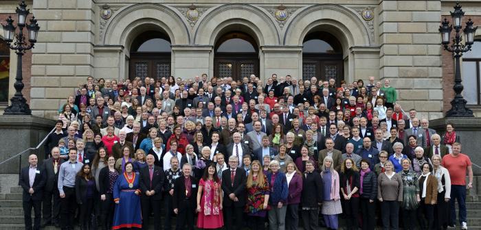 Ett gruppfoto av kyrkomötets alla ledamöter mellan åren 2014–2017.