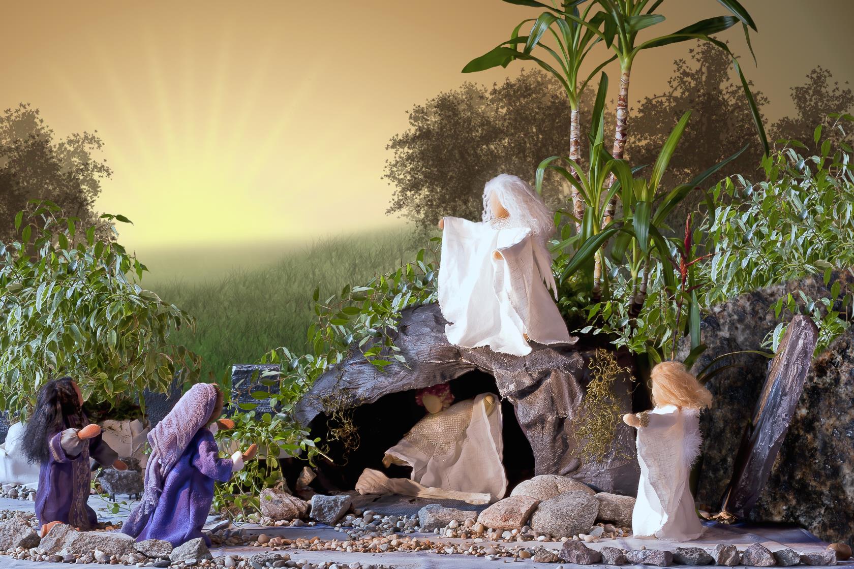 Sydda dockor i en uppbyggd miljö föreställer några kvinnor vid Jesus grav.