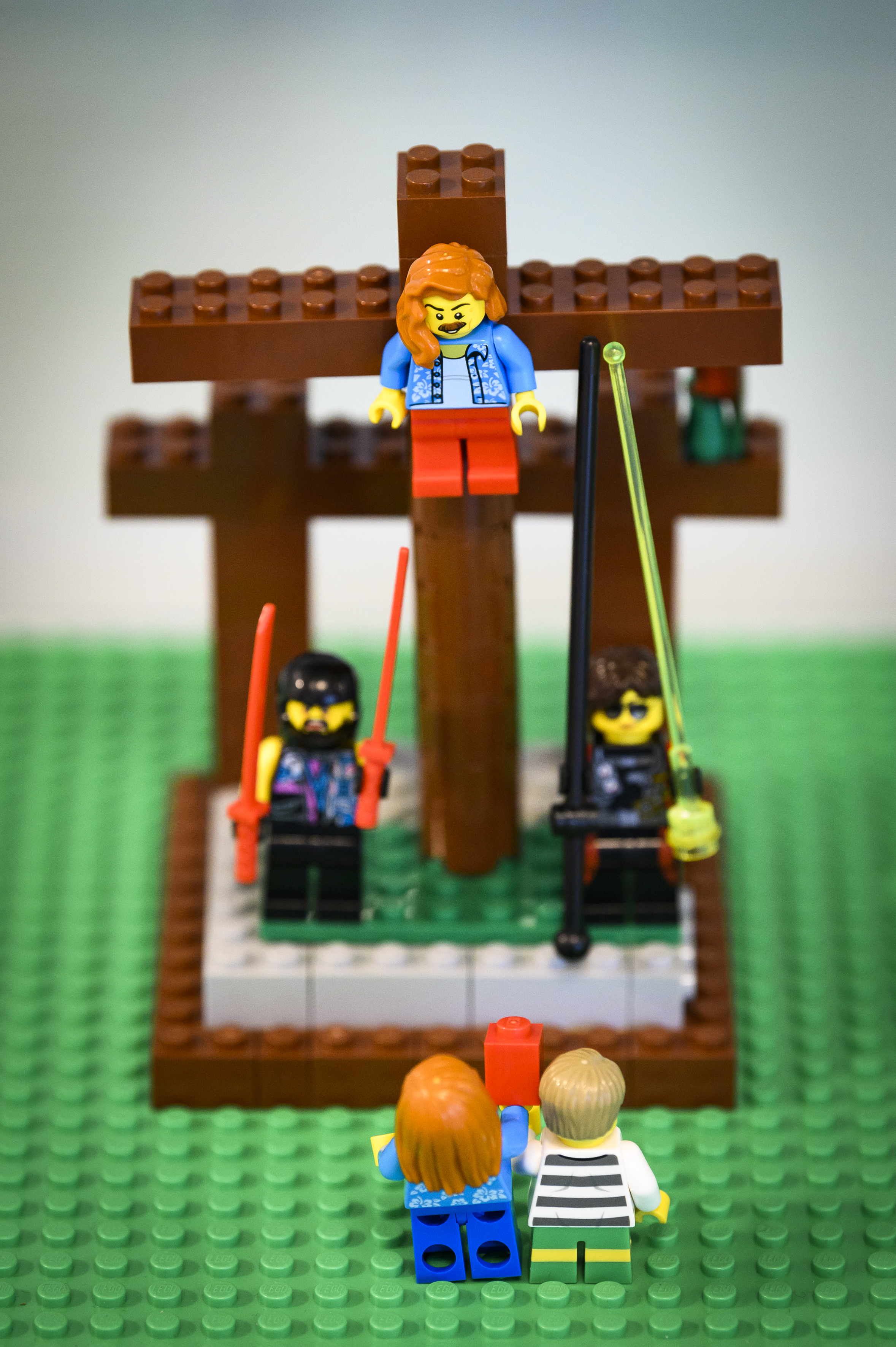 Jesus på korset i lego.