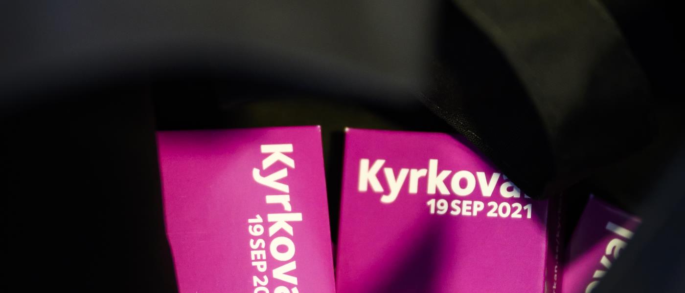 Tablettaskar med texten Kyrkoval 19 september 2021.