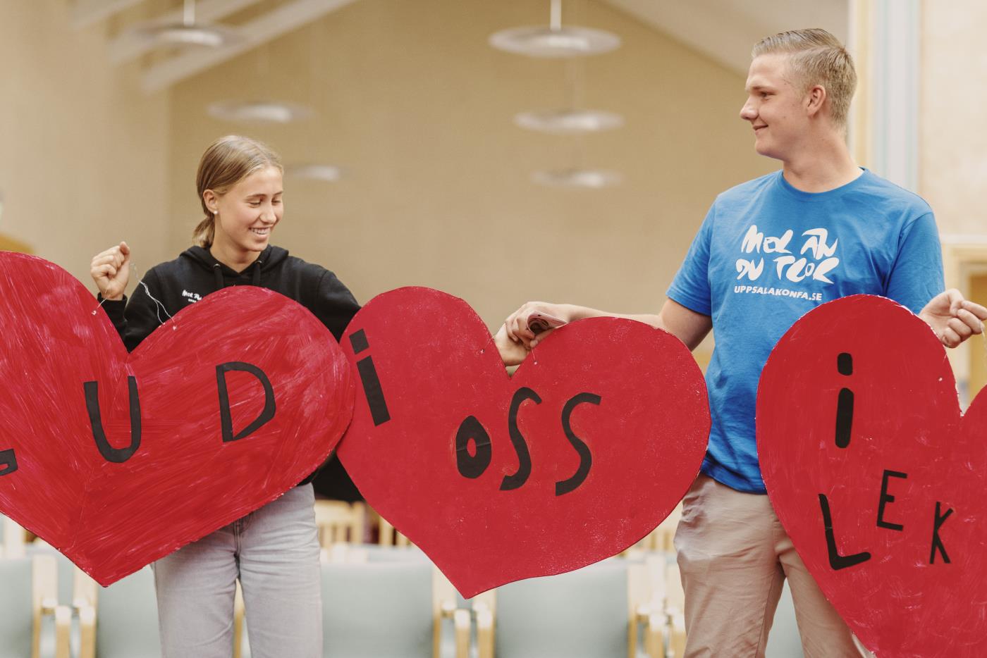 Konfirmationsläger Gamla Uppsala
Hjärtan med texten "Gud i oss i lek"