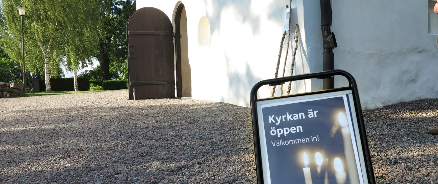 Öppen kyrkport