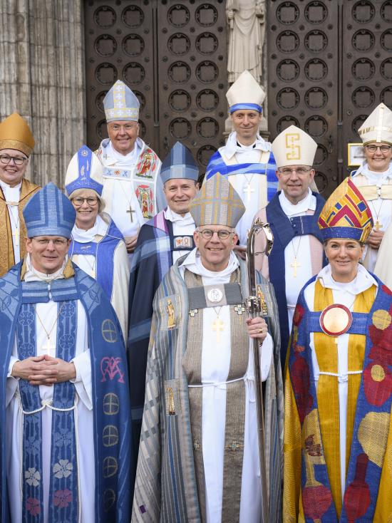 En gruppbild på biskopar.