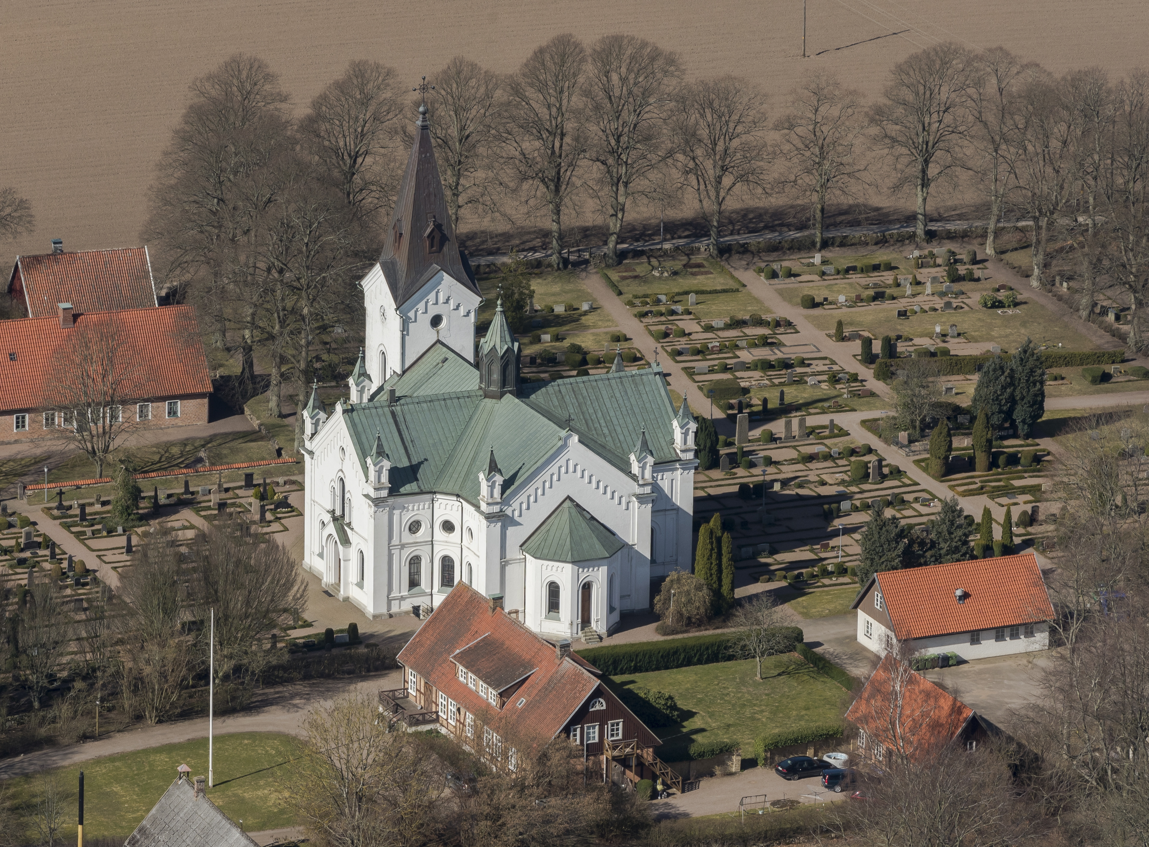 Vit kyrka.