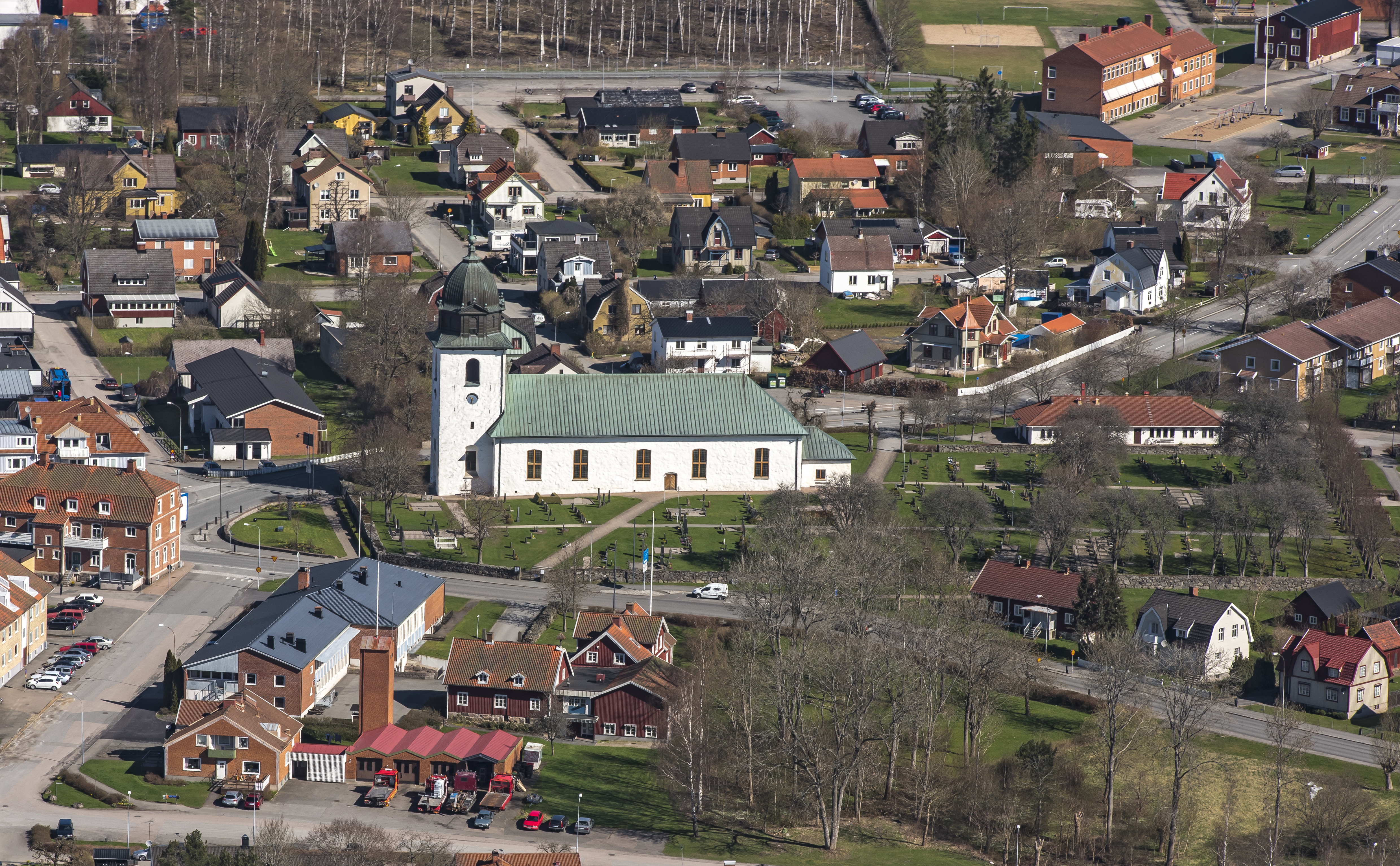 Vit kyrka.