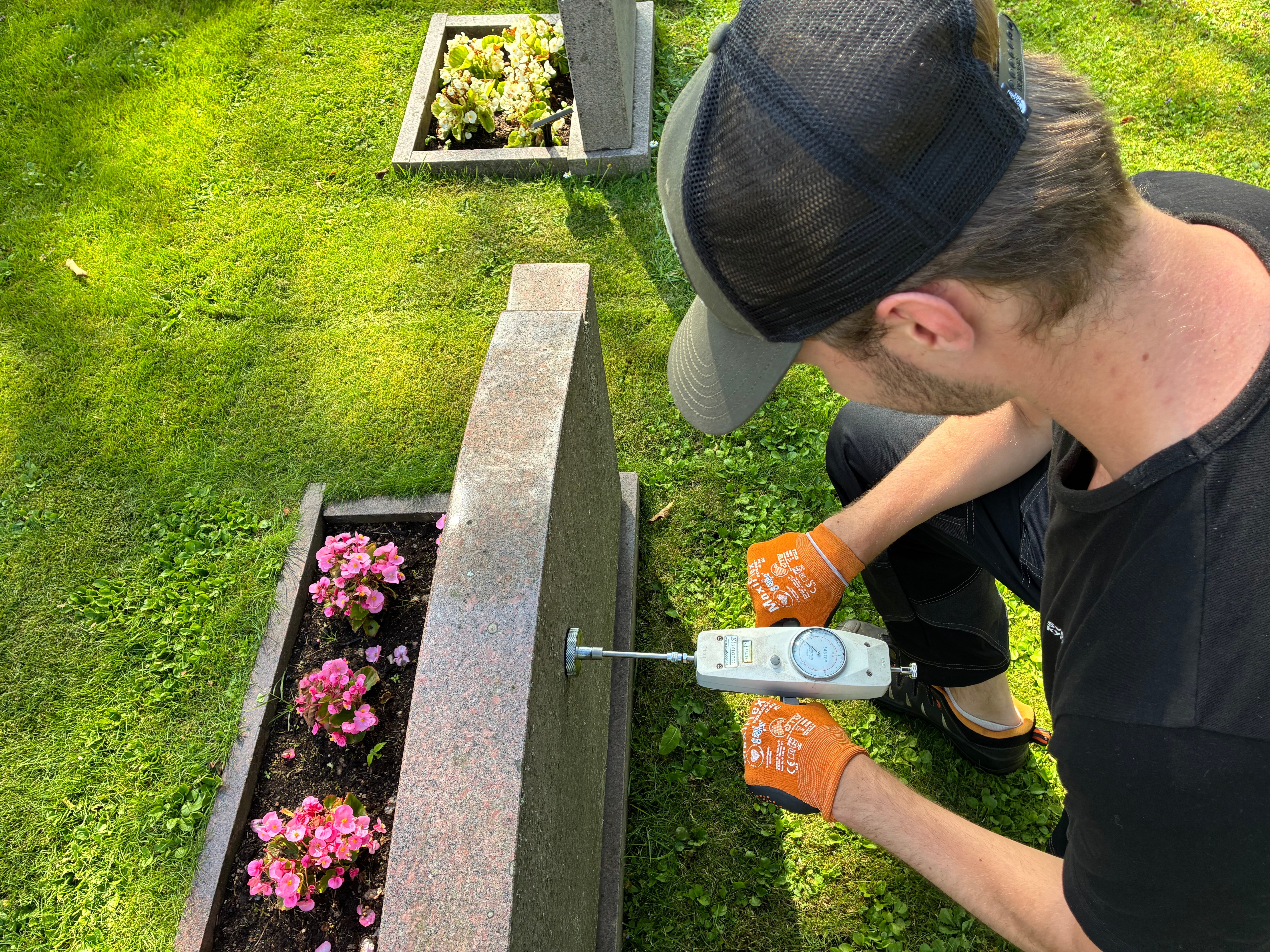 Säkring av gravstenar