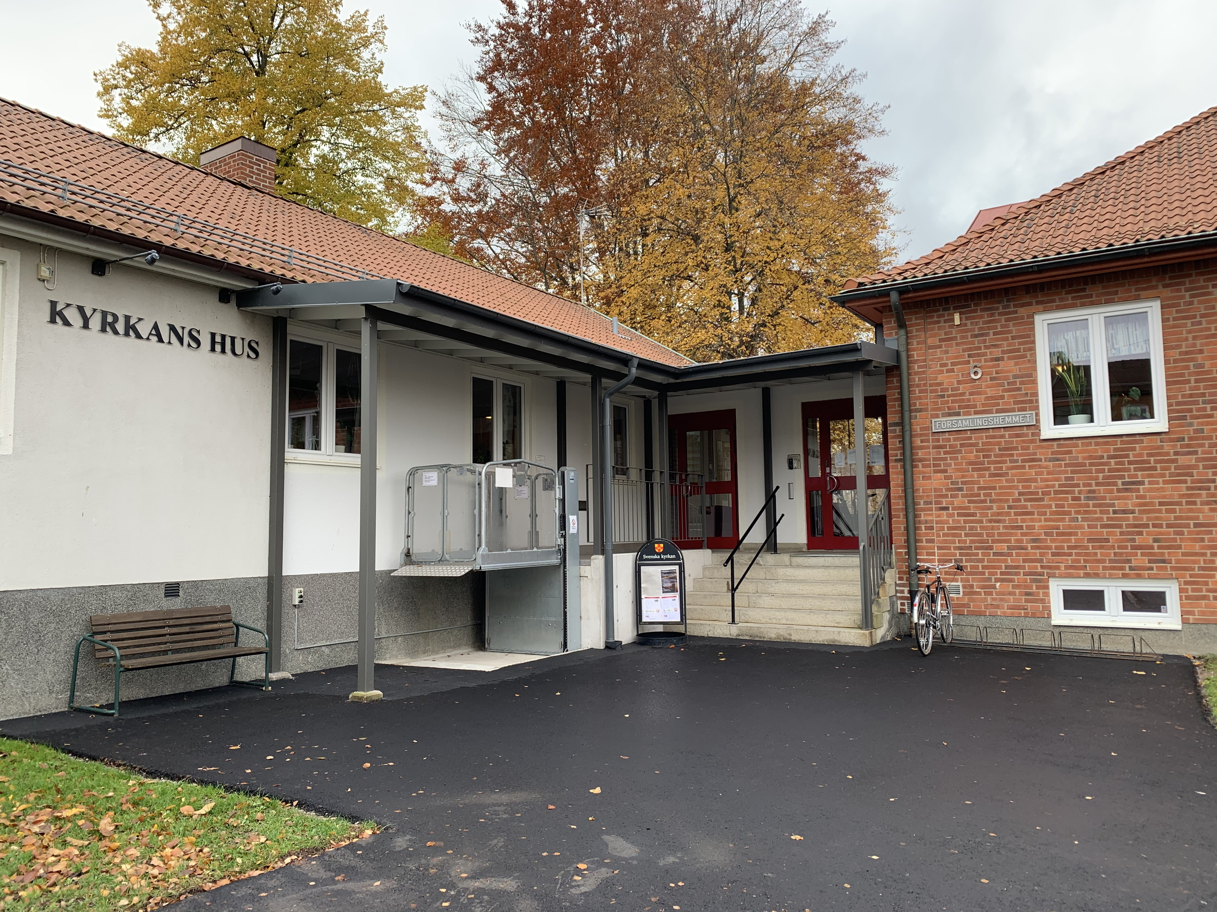 Entré Mjölby församlingshem.